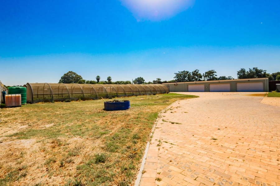 8 Bedroom Property for Sale in Joostenbergvlakte Western Cape